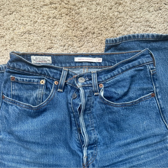 Levi’s Women’s Blue Ribcage Straight Ankle Jeans - Picture 2 of 3
